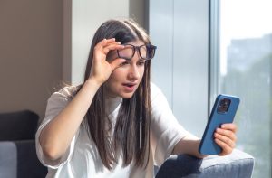 Vision 5 astuces pour protéger sa vue devant un smartphone